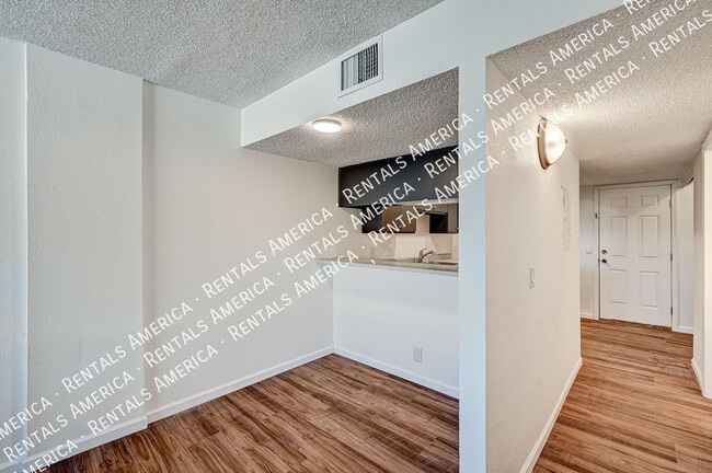 Building Photo - 3411 Center Dr
