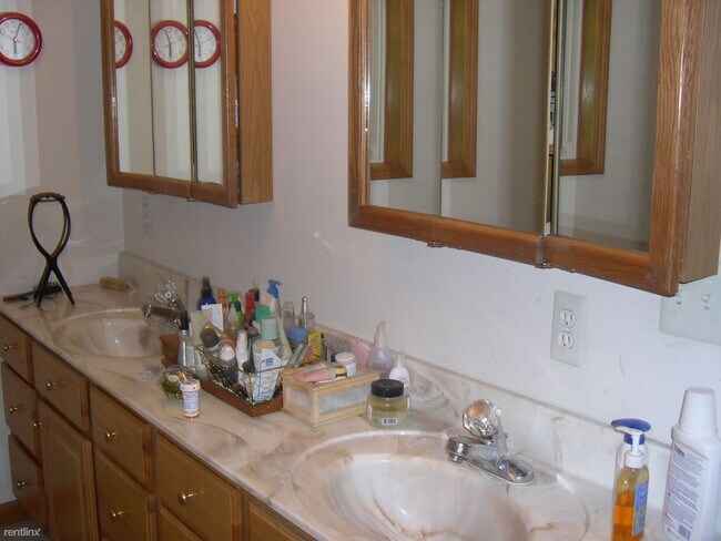 Building Photo - 1 br, 1 bath Apartment - 1552 Jones Dr #1