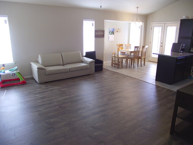 Foto del edificio - Northeast El Paso 3bed, 2 bath REFRIG A/C ...