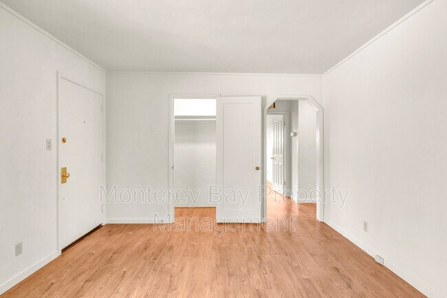 Foto del edificio - 235 Grove Acre Ave