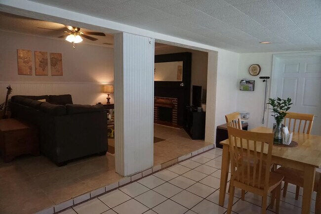 Foyer and Great Room - 715 Naples Dr