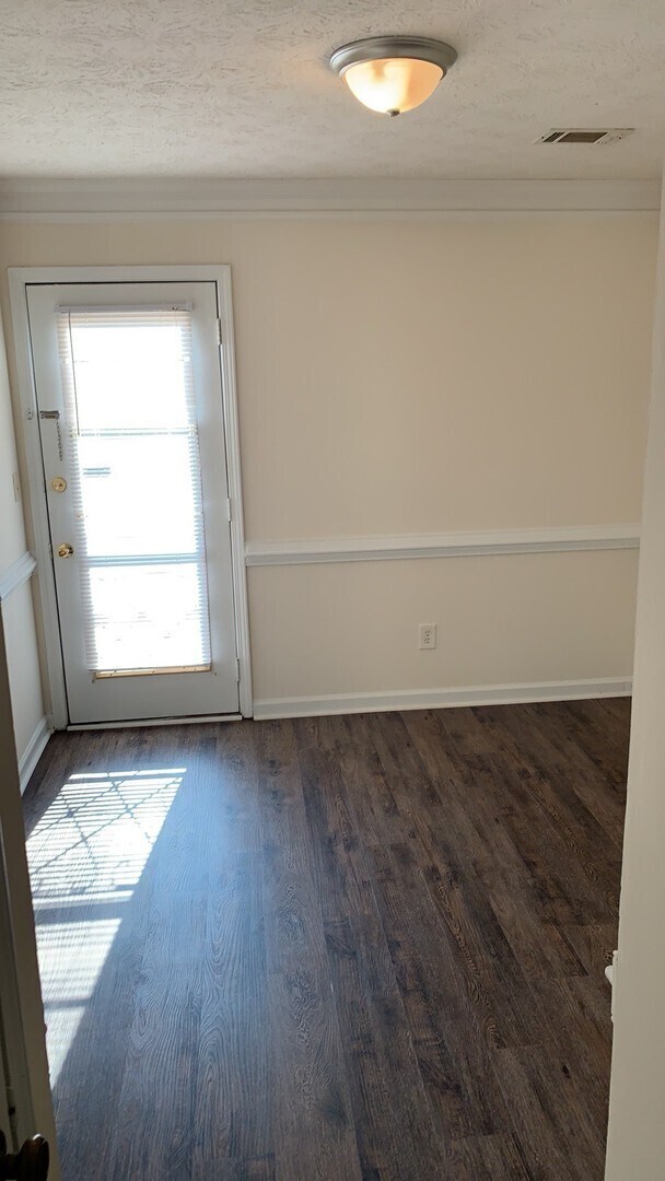 Foto del edificio - 2170 Kings Gate Cir SW