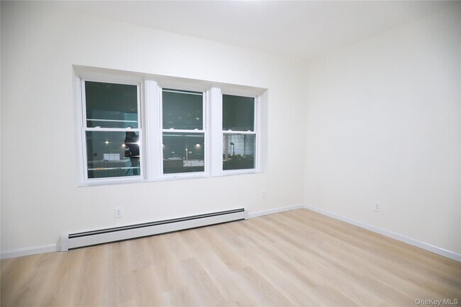 Building Photo - 99-11 39th Ave