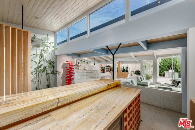 Foto del edificio - 1411 Rising Glen Rd