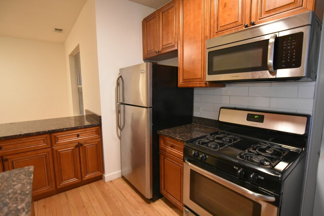 Primary Photo - 3119 N Sheffield Ave