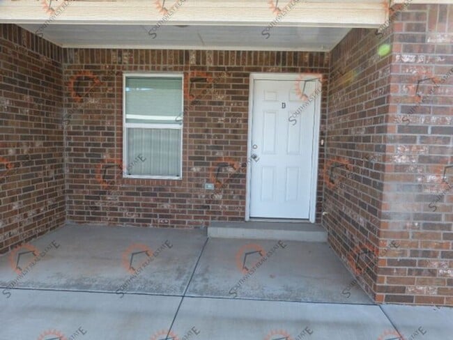 Building Photo - Modern 2 Bed 2 Bath apartment