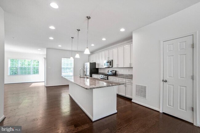 Foto del edificio - 7872 River Rock Way