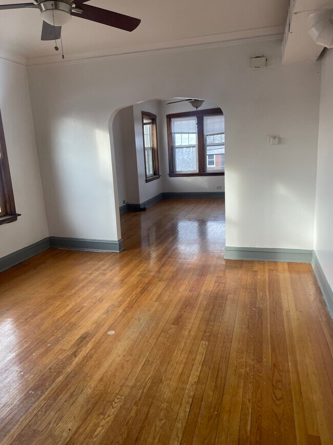 Foto del edificio - 7829 S Marshfield Ave