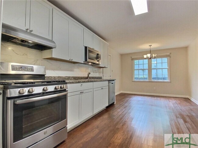 Building Photo - 302 Willow Rd