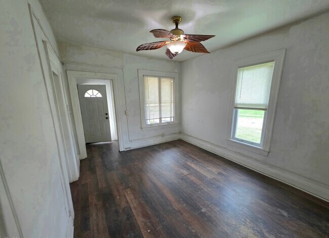 Building Photo - 2218 E Eden Pl