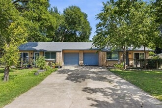 Building Photo - 409 Lake Creek Cir