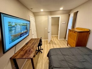 Building Photo - 614 Jamesville Ave