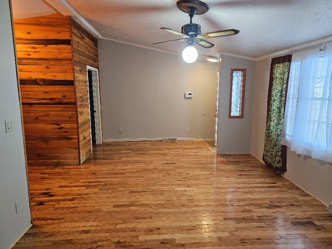 Building Photo - 1574 Armstrong Rd