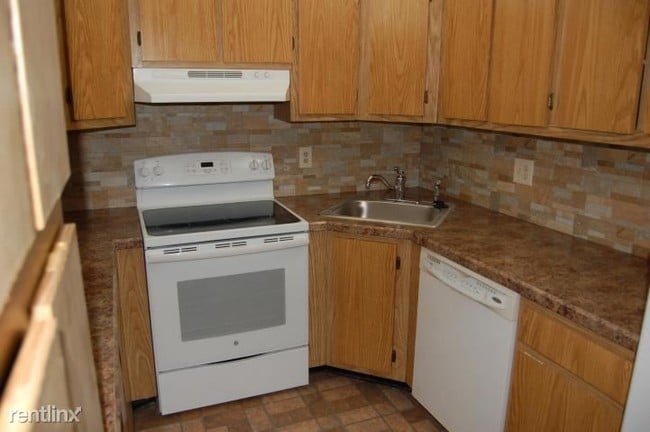 Building Photo - 2 br, 2 bath  - 1141 GREEN PINE