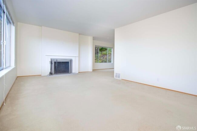Building Photo - 160 Devonshire Way