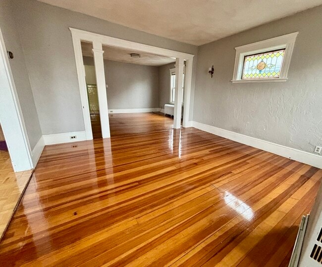 Building Photo - 19 Forest Ave