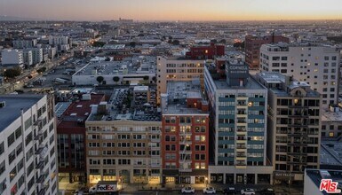 Building Photo - 746 S Los Angeles St