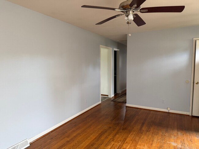 Foto del edificio - 4112 Ashmore Dr