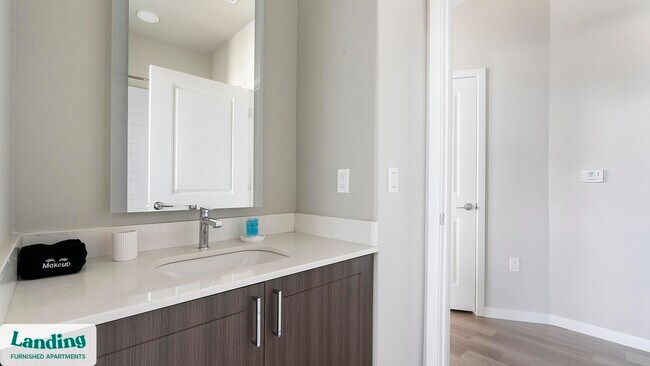 Foto del edificio - 6850 Foxtail Palm Wy