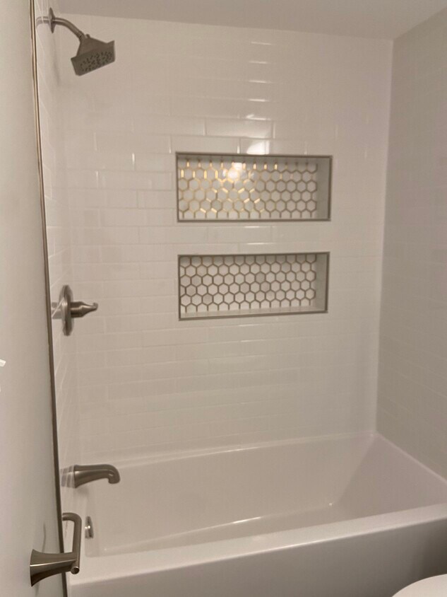 Foto principal - 2427 Irving St NE