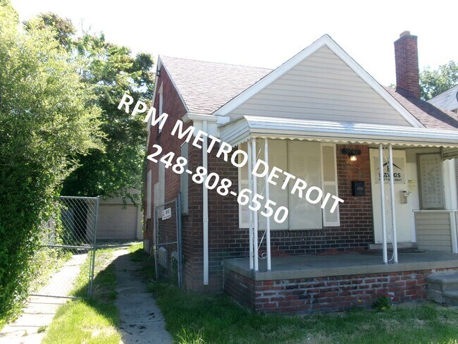 Building Photo - MOVE IN READY 3 BEDROOM BUNGALOW in DETROIT