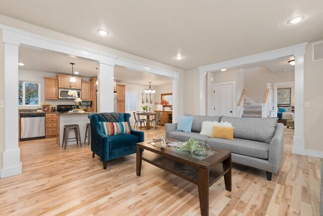Foto del edificio - 3 Bedroom 3 Bathroom home in desirable North Boise.