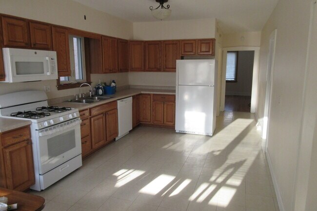 Building Photo - 5151 S Parkside Ave