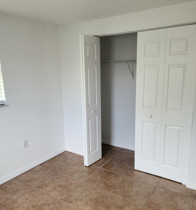 Building Photo - Cute 2 bedroom 1 bath fence house