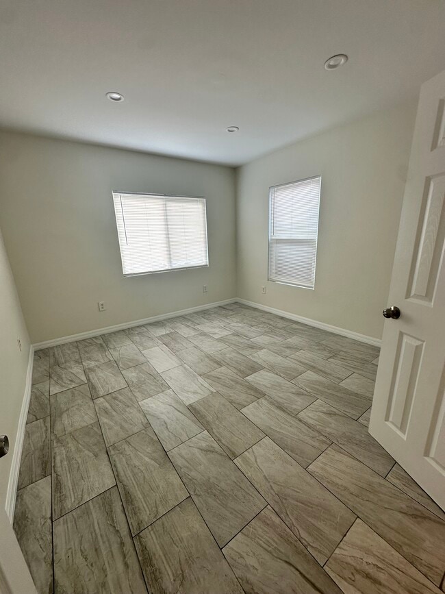 Foto del edificio - 731 W 99th St