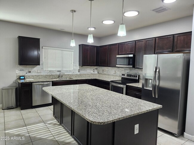 Foto del edificio - 9309 W Orange Dr