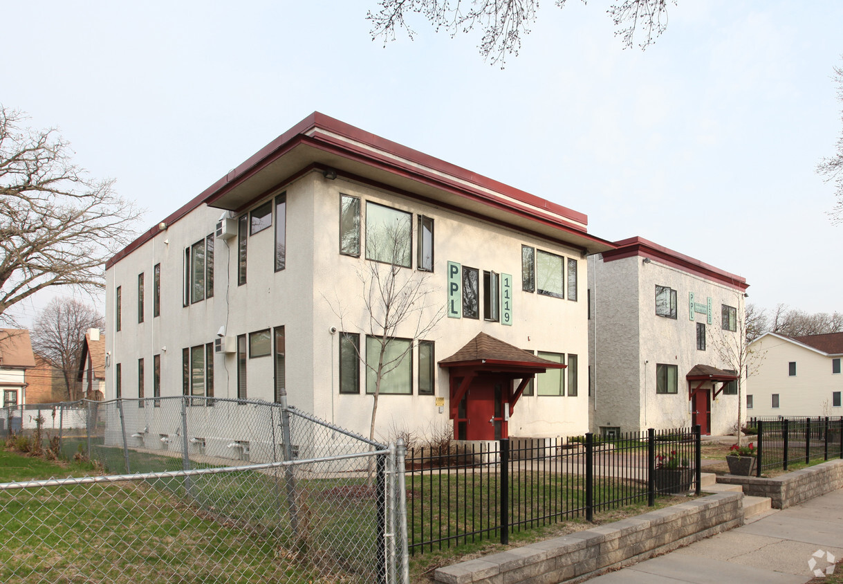 Foto principal - 1119-1123 Logan Ave