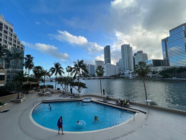 Foto del edificio - 701 Brickell Key