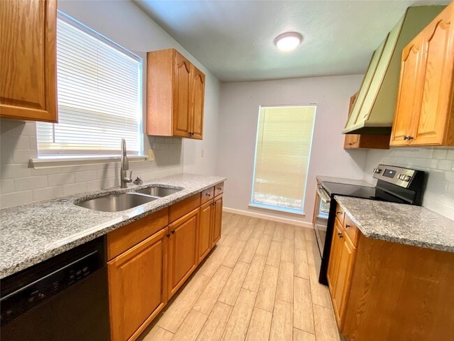 Building Photo - 1428 Big Bend Dr