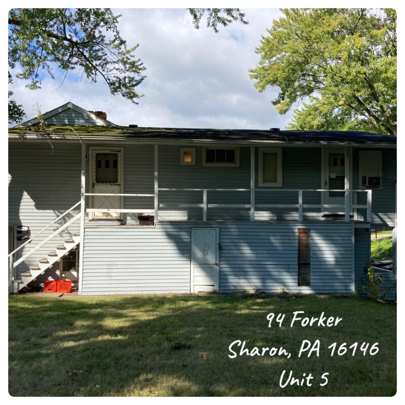 94 Forker Pl Unit 5, Sharon, PA 16146 Room for Rent in Sharon, PA
