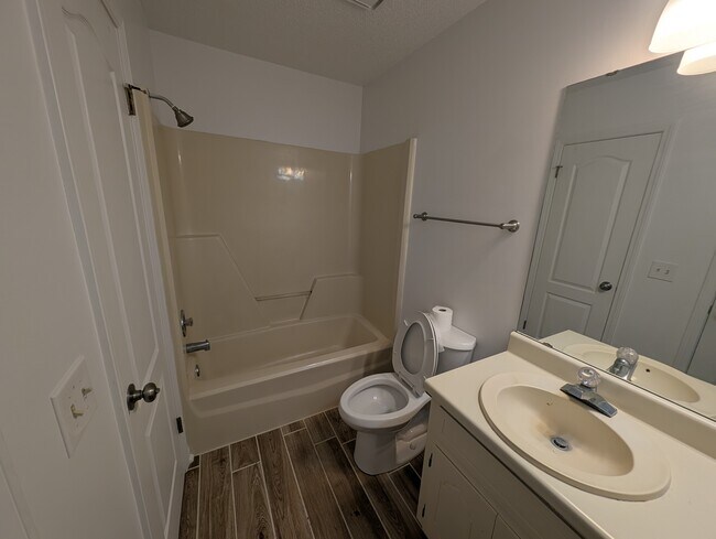 Foto del edificio - 408 S Woodburn Dr