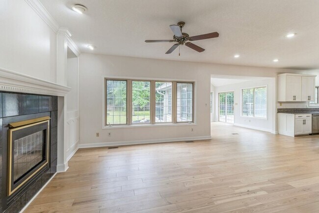 Building Photo - GREAT LOCATION IN COUNTRY CLUB!! 4 Bedroom, 3.5 Bathroom Home in Clive