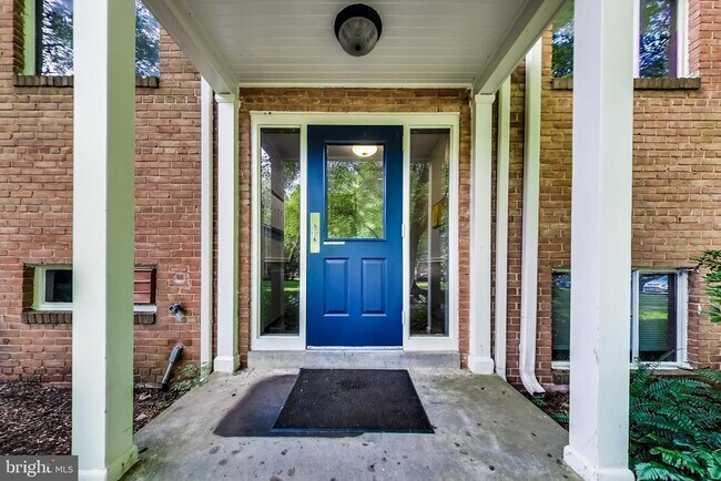 Building Photo - 10501 Montrose Ave