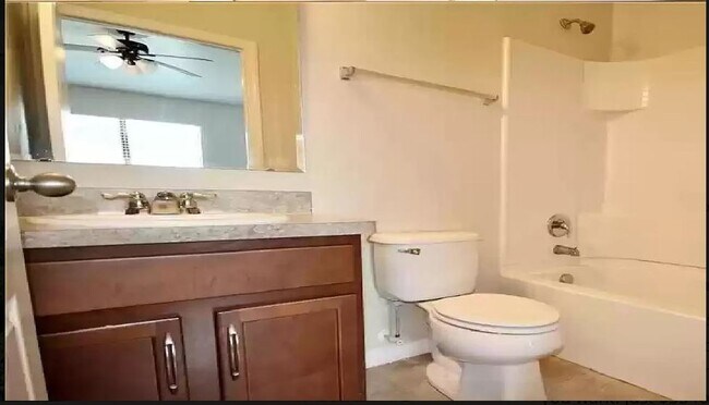 Foto del edificio - 5441 Windsor Lake Cir