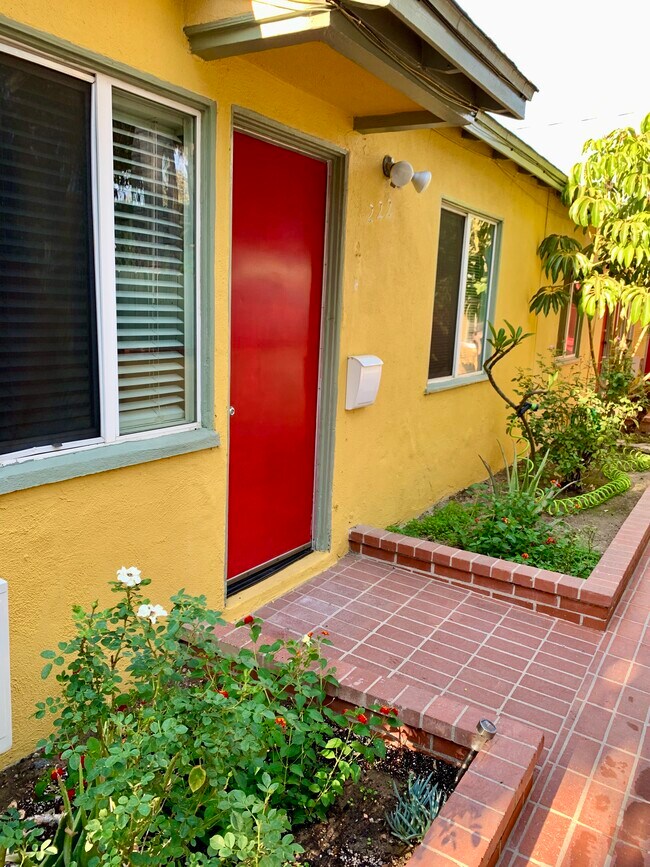 Entrada - 222 N Florence St