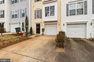 Building Photo - 2261 Forsythia Dr