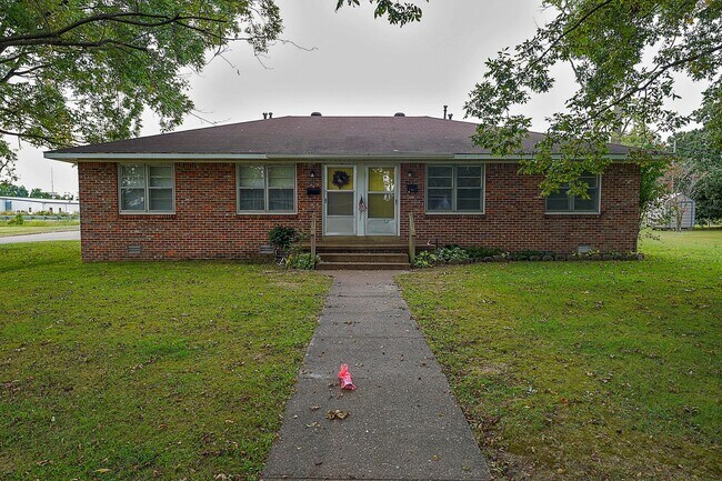 Building Photo - Charming Brick Duplex in Union City!