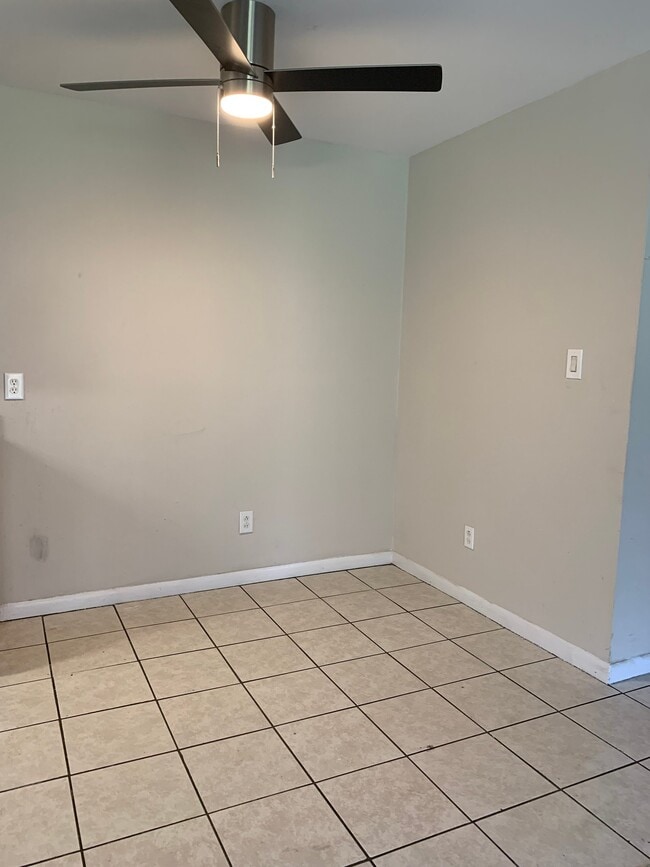 Photo - 730 Ohio Pike (Cincinnati, OH) Apartment
