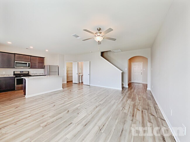 Building Photo - 824 Clark Dr