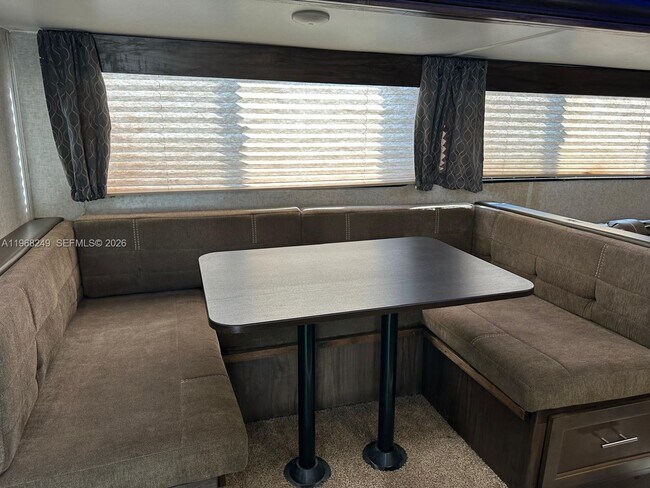 Foto del edificio - 3211 SW 47th Ave