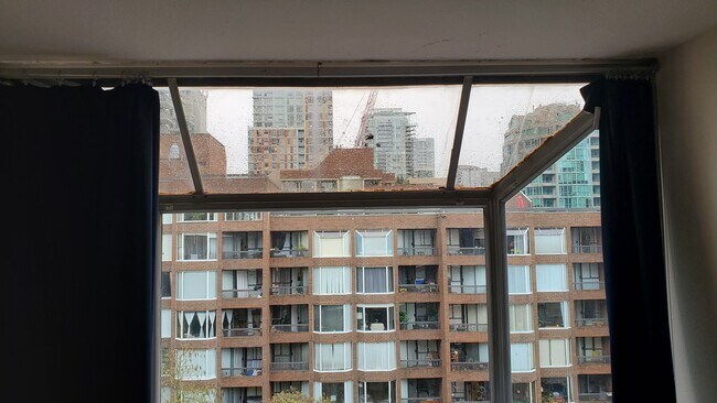 Photo du bâtiment - 1330 Burrard St