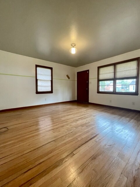 Building Photo - 1401 E 33rd St