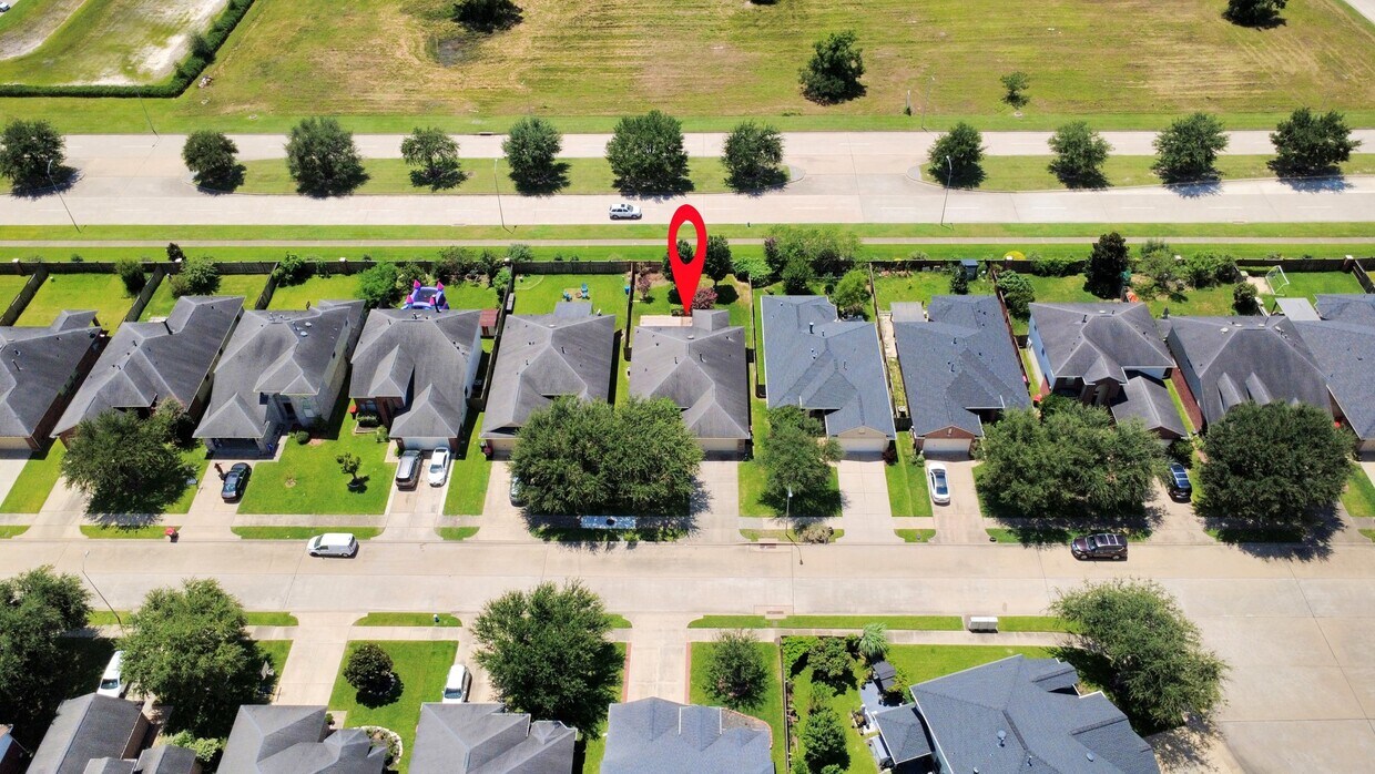 Foto del edificio - 7330 Jacobs Well Dr
