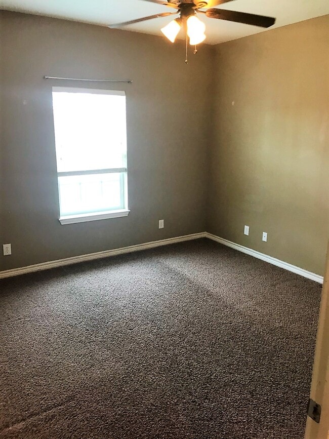 Building Photo - 4251 Castlegate Dr