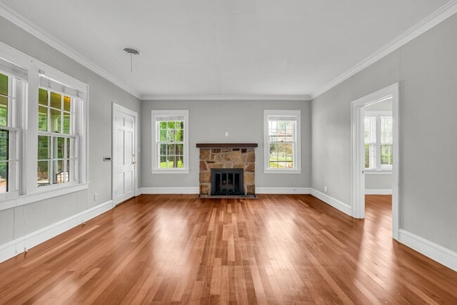 Building Photo - Renovated 3 Bedroom 2 Bath Home for Rent!