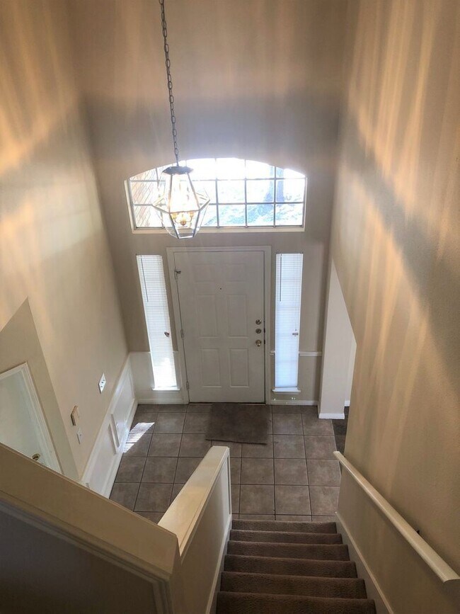 Building Photo - 4 br, 2.5 bath House - 6511 Rambling Trail